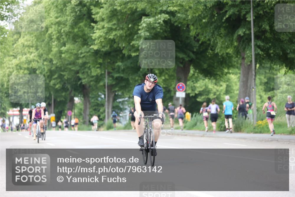15.06.2025 - 7 Türme Triathlon Yannick Fuchs http://msf.ph/oto/7963142 15.06.2025 13:52:59 Radfahren 408, 946, 985, 1022, 1115 meine-sportfotos.de