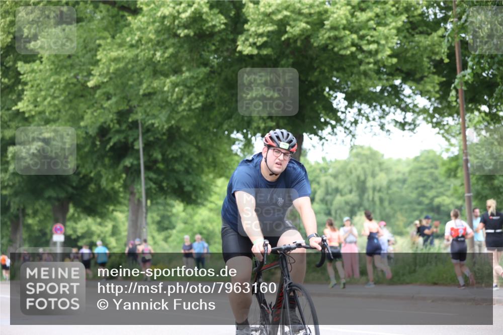 15.06.2025 - 7 Türme Triathlon Yannick Fuchs http://msf.ph/oto/7963160 15.06.2025 13:53:00 Radfahren 408, 946, 1022, 1115 meine-sportfotos.de