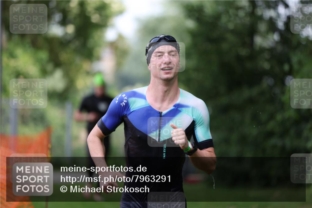 15.06.2025 - 7 Türme Triathlon Michael Strokosch http://msf.ph/oto/7963291 15.06.2025 12:15:56 Schwimmen 366, 411, 446, 500, 503, 537, 567, 575, 583 meine-sportfotos.de