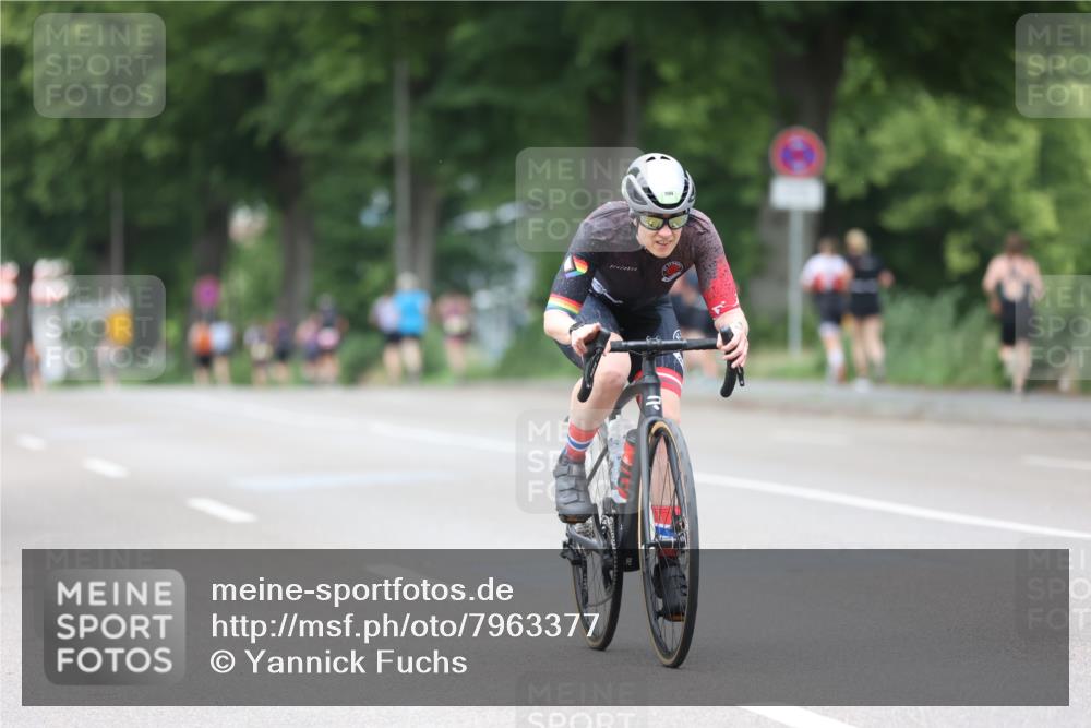 15.06.2025 - 7 Türme Triathlon Yannick Fuchs http://msf.ph/oto/7963377 15.06.2025 13:53:17 Radfahren 800, 819, 1194 meine-sportfotos.de
