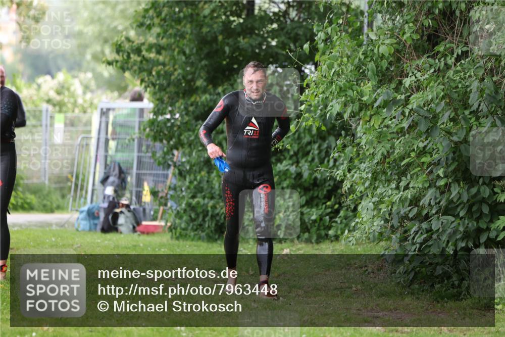 15.06.2025 - 7 Türme Triathlon Michael Strokosch http://msf.ph/oto/7963448 15.06.2025 12:16:06 Schwimmen 378, 397, 411, 503, 511, 537, 567, 583, 669 meine-sportfotos.de