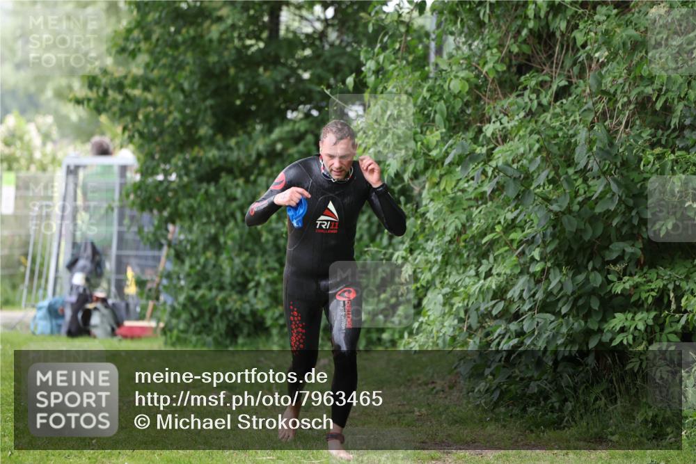 15.06.2025 - 7 Türme Triathlon Michael Strokosch http://msf.ph/oto/7963465 15.06.2025 12:16:07 Schwimmen 378, 397, 411, 503, 511, 537, 567, 583, 648, 669 meine-sportfotos.de