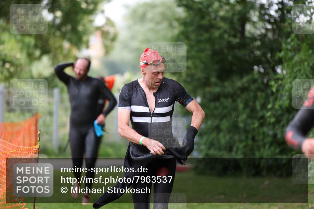 15.06.2025 - 7 Türme Triathlon Michael Strokosch http://msf.ph/oto/7963537 15.06.2025 12:16:11 Schwimmen 378, 397, 411, 503, 511, 567, 648, 657, 669, 677 meine-sportfotos.de