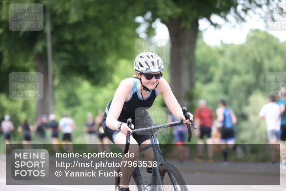 15.06.2025 - 7 Türme Triathlon Yannick Fuchs http://msf.ph/oto/7963538 15.06.2025 13:53:24 Radfahren 748, 819, 863 meine-sportfotos.de