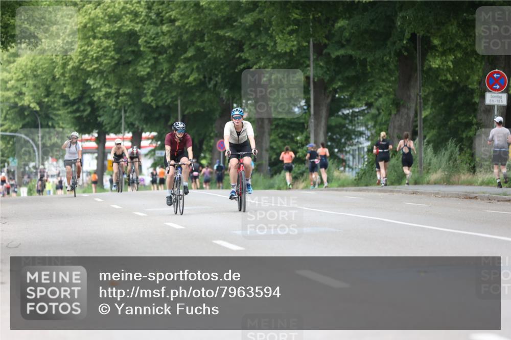 15.06.2025 - 7 Türme Triathlon Yannick Fuchs http://msf.ph/oto/7963594 15.06.2025 13:53:27 Radfahren 748, 819, 863, 1062 meine-sportfotos.de