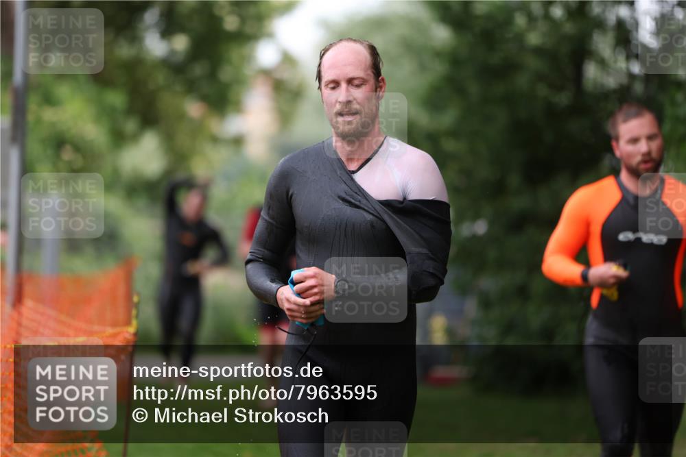 15.06.2025 - 7 Türme Triathlon Michael Strokosch http://msf.ph/oto/7963595 15.06.2025 12:16:15 Schwimmen 378, 397, 411, 414, 503, 511, 567, 616, 648, 657, 669, 677 meine-sportfotos.de
