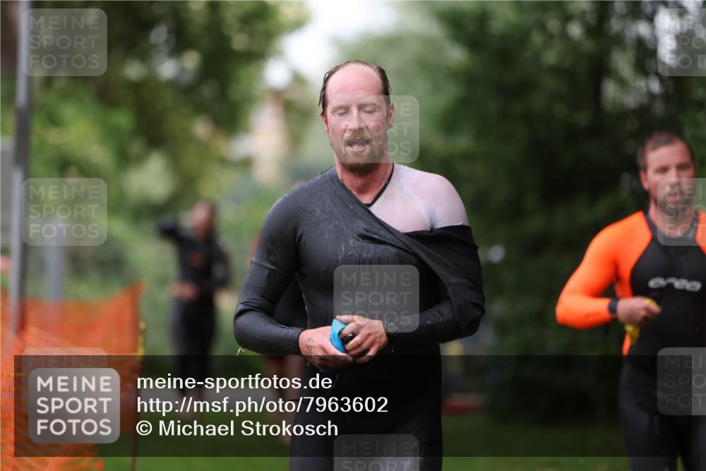 15.06.2025 - 7 Türme Triathlon Michael Strokosch http://msf.ph/oto/7963602 15.06.2025 12:16:15 Schwimmen 378, 397, 411, 414, 503, 511, 567, 616, 648, 657, 669, 677 meine-sportfotos.de
