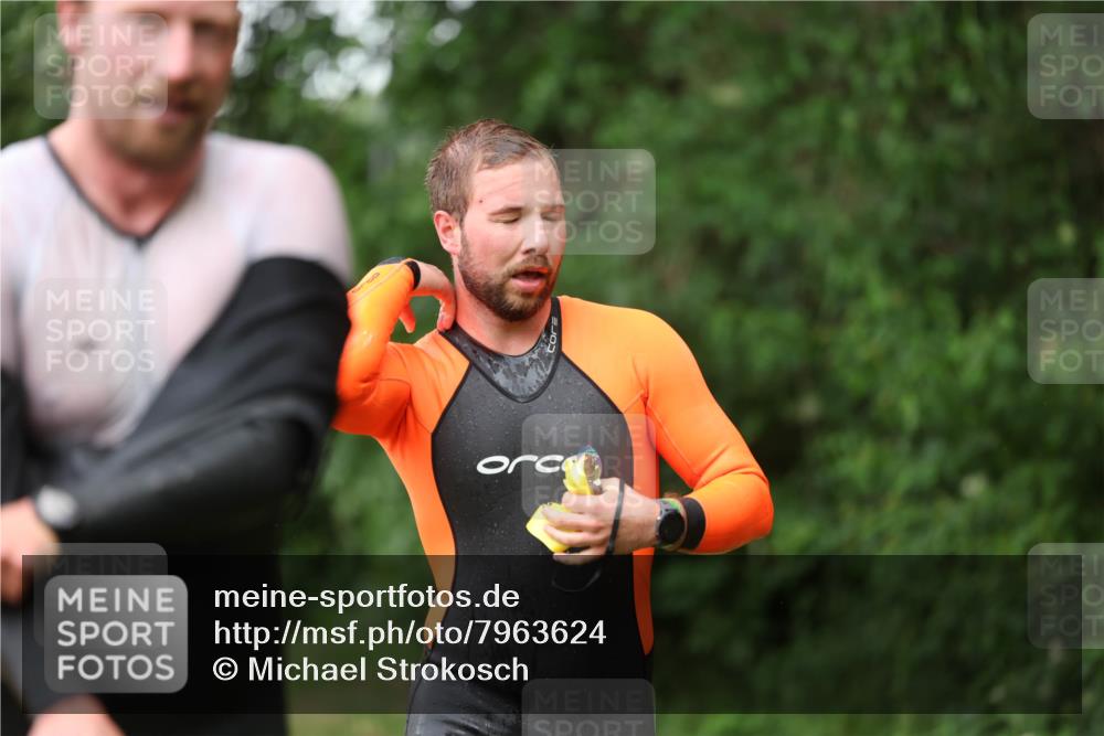 15.06.2025 - 7 Türme Triathlon Michael Strokosch http://msf.ph/oto/7963624 15.06.2025 12:16:17 Schwimmen 378, 397, 411, 414, 511, 567, 616, 648, 657, 669, 677 meine-sportfotos.de