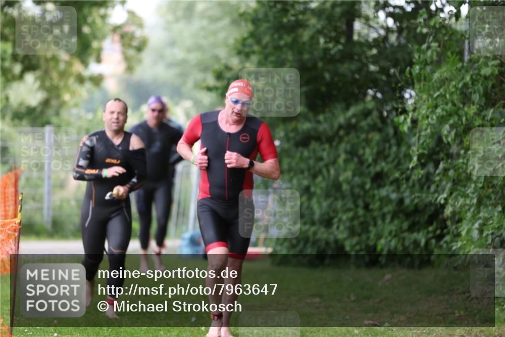 15.06.2025 - 7 Türme Triathlon Michael Strokosch http://msf.ph/oto/7963647 15.06.2025 12:16:18 Schwimmen 378, 397, 411, 414, 511, 567, 616, 648, 657, 669, 677 meine-sportfotos.de