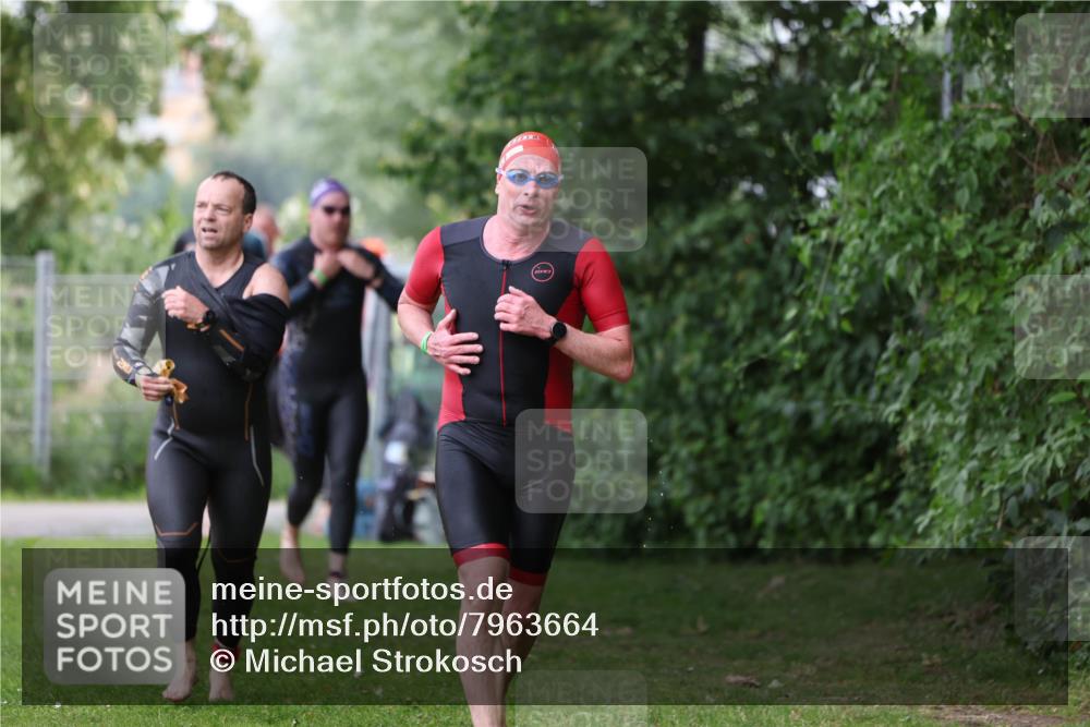 15.06.2025 - 7 Türme Triathlon Michael Strokosch http://msf.ph/oto/7963664 15.06.2025 12:16:19 Schwimmen 378, 397, 411, 414, 511, 567, 616, 648, 657, 669, 677 meine-sportfotos.de