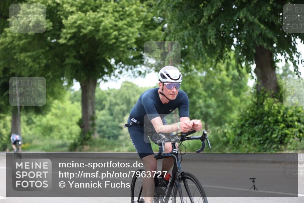 15.06.2025 - 7 Türme Triathlon Yannick Fuchs http://msf.ph/oto/7963727 15.06.2025 11:10:36 Radfahren 285, 302 meine-sportfotos.de