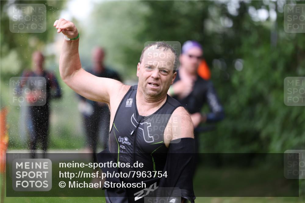 15.06.2025 - 7 Türme Triathlon Michael Strokosch http://msf.ph/oto/7963754 15.06.2025 12:16:23 Schwimmen 378, 397, 411, 414, 435, 511, 567, 616, 648, 657, 669, 677 meine-sportfotos.de