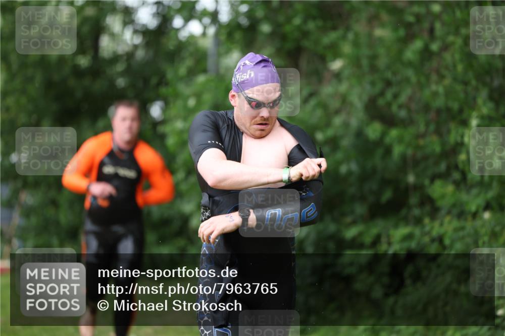 15.06.2025 - 7 Türme Triathlon Michael Strokosch http://msf.ph/oto/7963765 15.06.2025 12:16:25 Schwimmen 373, 378, 397, 411, 414, 435, 511, 616, 648, 657, 669, 677 meine-sportfotos.de
