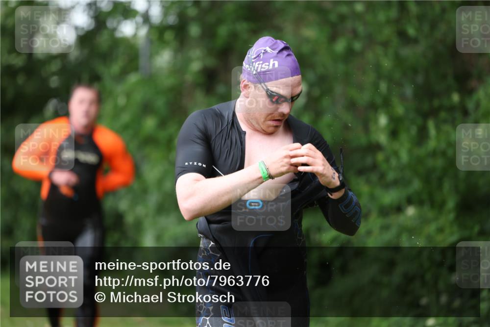 15.06.2025 - 7 Türme Triathlon Michael Strokosch http://msf.ph/oto/7963776 15.06.2025 12:16:25 Schwimmen 373, 378, 397, 411, 414, 435, 511, 616, 648, 657, 669, 677 meine-sportfotos.de