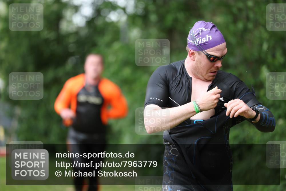 15.06.2025 - 7 Türme Triathlon Michael Strokosch http://msf.ph/oto/7963779 15.06.2025 12:16:26 Schwimmen 373, 378, 397, 414, 435, 511, 560, 616, 648, 657, 669, 677 meine-sportfotos.de