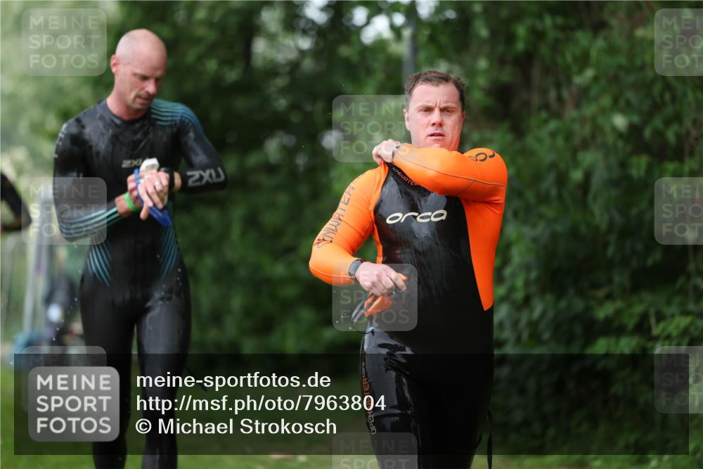 15.06.2025 - 7 Türme Triathlon Michael Strokosch http://msf.ph/oto/7963804 15.06.2025 12:16:27 Schwimmen 373, 378, 397, 414, 435, 511, 560, 616, 629, 648, 657, 669, 677 meine-sportfotos.de