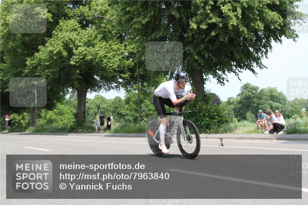 15.06.2025 - 7 Türme Triathlon Yannick Fuchs http://msf.ph/oto/7963840 15.06.2025 12:53:45 Radfahren  meine-sportfotos.de