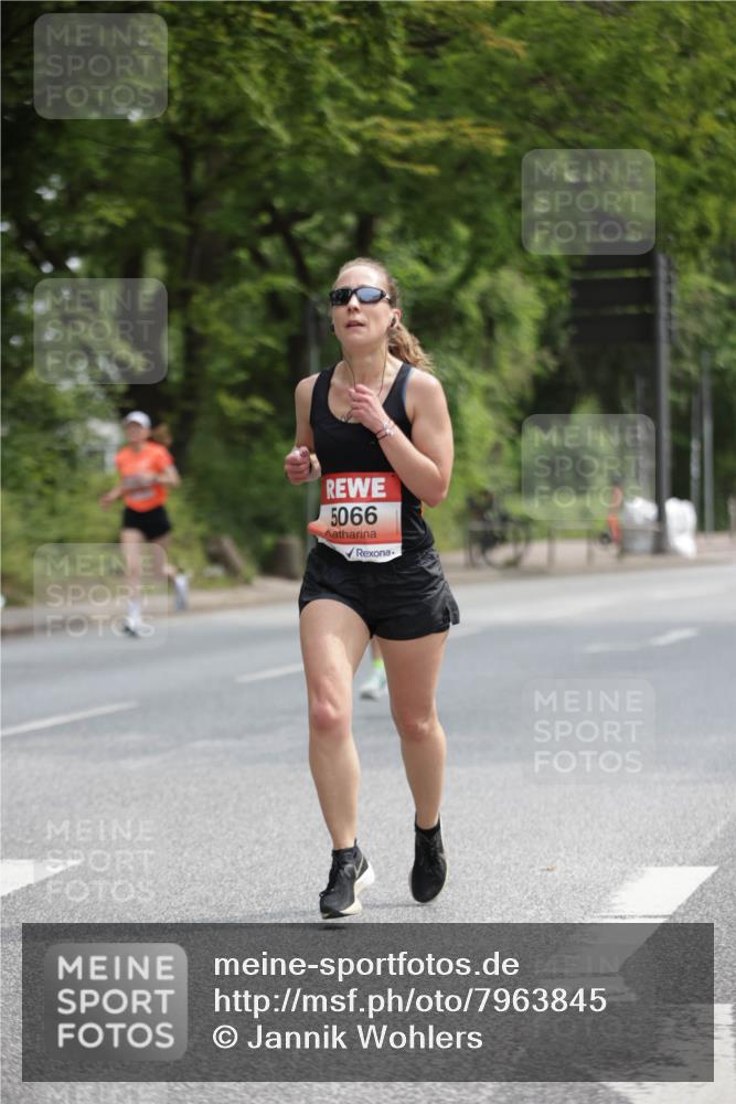 15.06.2025 - REWE Women's Run Jannik Wohlers http://msf.ph/oto/7963845 15.06.2025 09:58:42 Laufen 5066 meine-sportfotos.de