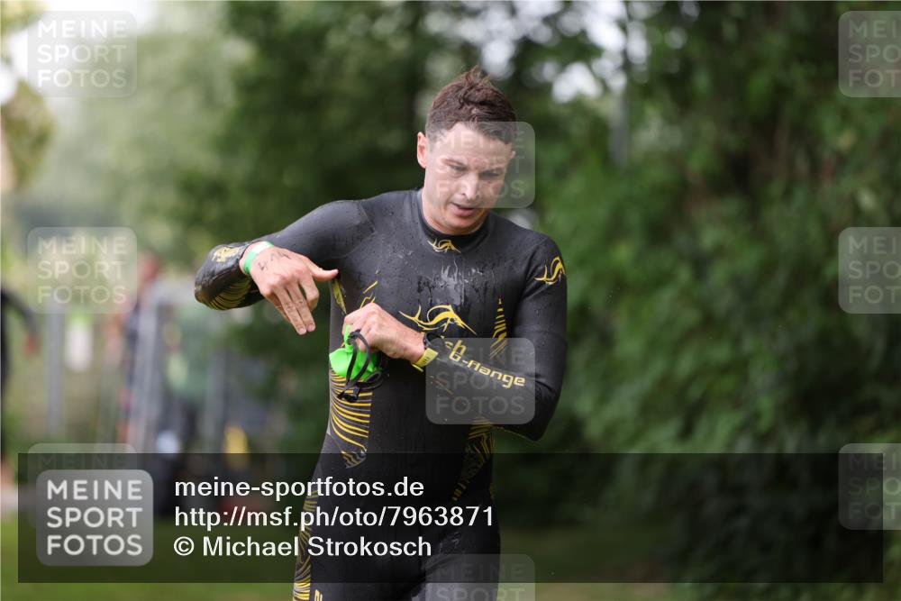 15.06.2025 - 7 Türme Triathlon Michael Strokosch http://msf.ph/oto/7963871 15.06.2025 12:16:32 Schwimmen 373, 378, 387, 397, 400, 414, 435, 485, 560, 616, 629, 632, 648, 657, 677 meine-sportfotos.de