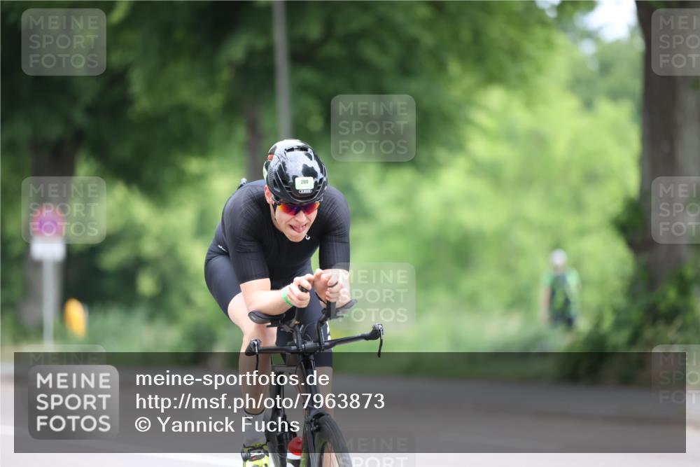 15.06.2025 - 7 Türme Triathlon Yannick Fuchs http://msf.ph/oto/7963873 15.06.2025 11:11:14 Radfahren 200, 278, 329 meine-sportfotos.de