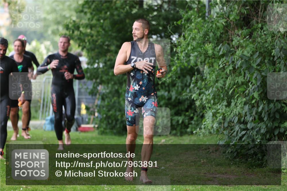 15.06.2025 - 7 Türme Triathlon Michael Strokosch http://msf.ph/oto/7963891 15.06.2025 12:16:38 Schwimmen 373, 387, 400, 414, 423, 435, 485, 560, 616, 629, 632, 657, 677 meine-sportfotos.de