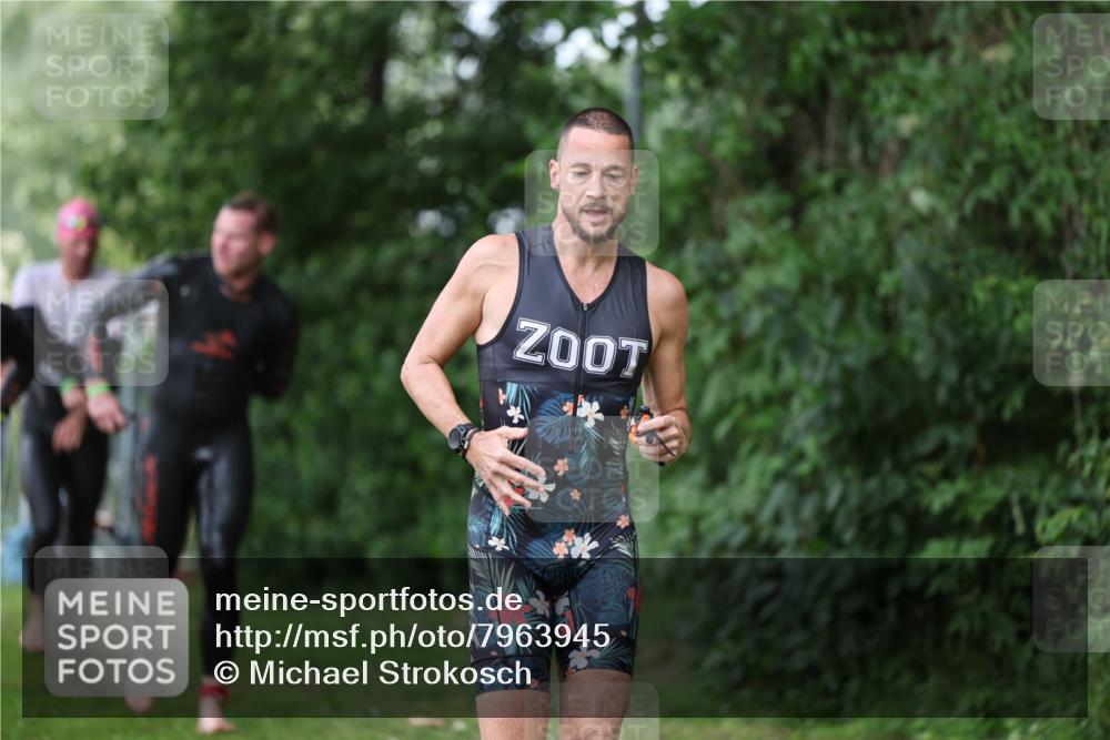 15.06.2025 - 7 Türme Triathlon Michael Strokosch http://msf.ph/oto/7963945 15.06.2025 12:16:39 Schwimmen 373, 387, 400, 414, 423, 435, 485, 560, 616, 629, 632, 657 meine-sportfotos.de
