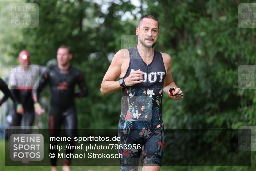 15.06.2025 - 7 Türme Triathlon Michael Strokosch http://msf.ph/oto/7963956 15.06.2025 12:16:40 Schwimmen 373, 387, 400, 414, 423, 435, 485, 560, 616, 629, 632 meine-sportfotos.de