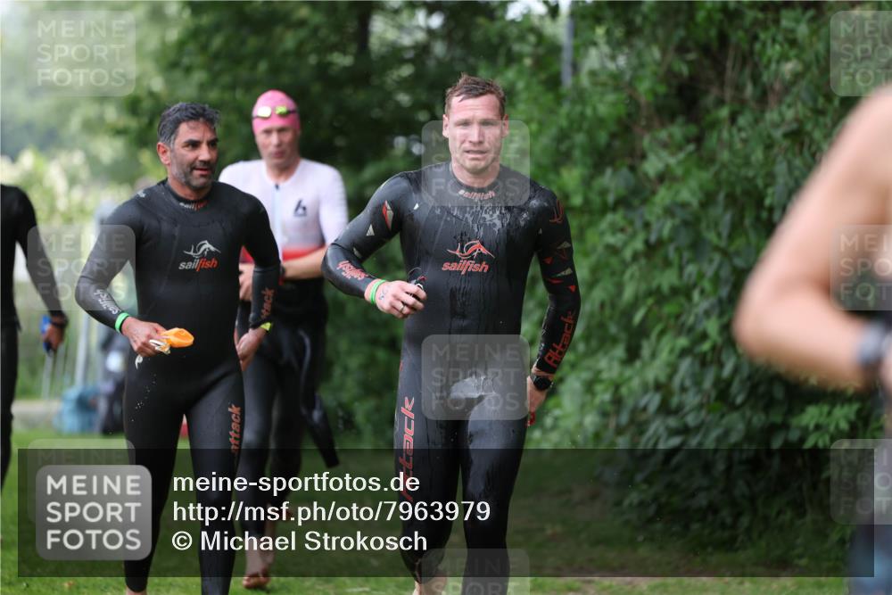 15.06.2025 - 7 Türme Triathlon Michael Strokosch http://msf.ph/oto/7963979 15.06.2025 12:16:42 Schwimmen 373, 387, 400, 414, 423, 435, 485, 560, 616, 629, 632 meine-sportfotos.de