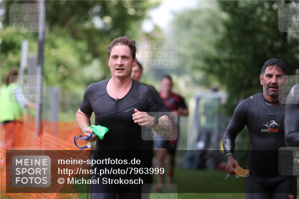 15.06.2025 - 7 Türme Triathlon Michael Strokosch http://msf.ph/oto/7963999 15.06.2025 12:16:43 Schwimmen 373, 387, 400, 423, 435, 451, 485, 560, 616, 629, 632 meine-sportfotos.de