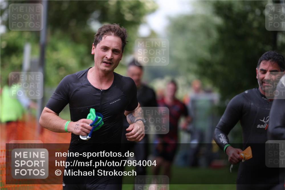 15.06.2025 - 7 Türme Triathlon Michael Strokosch http://msf.ph/oto/7964004 15.06.2025 12:16:44 Schwimmen 373, 387, 400, 423, 435, 451, 485, 560, 616, 629, 632 meine-sportfotos.de