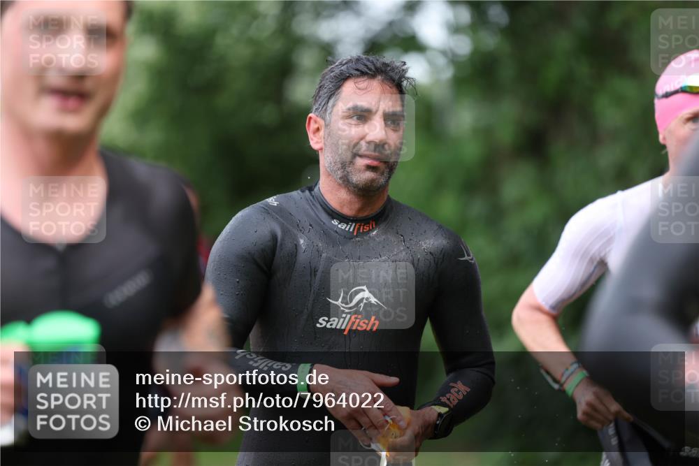 15.06.2025 - 7 Türme Triathlon Michael Strokosch http://msf.ph/oto/7964022 15.06.2025 12:16:45 Schwimmen 373, 387, 400, 423, 435, 451, 485, 560, 622, 629, 632 meine-sportfotos.de