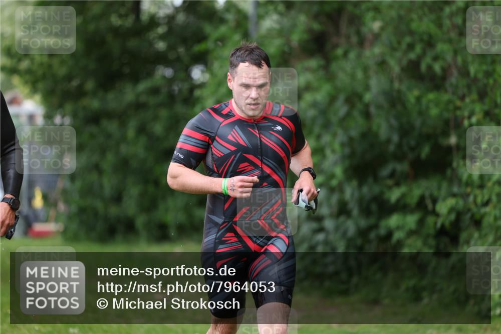 15.06.2025 - 7 Türme Triathlon Michael Strokosch http://msf.ph/oto/7964053 15.06.2025 12:16:47 Schwimmen 373, 387, 389, 400, 423, 435, 451, 485, 560, 609, 622, 629, 632 meine-sportfotos.de