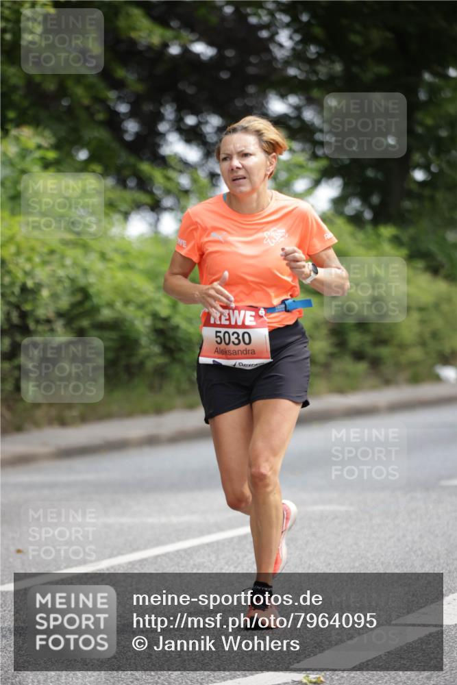 15.06.2025 - REWE Women's Run Jannik Wohlers http://msf.ph/oto/7964095 15.06.2025 09:58:49 Laufen 5030 meine-sportfotos.de