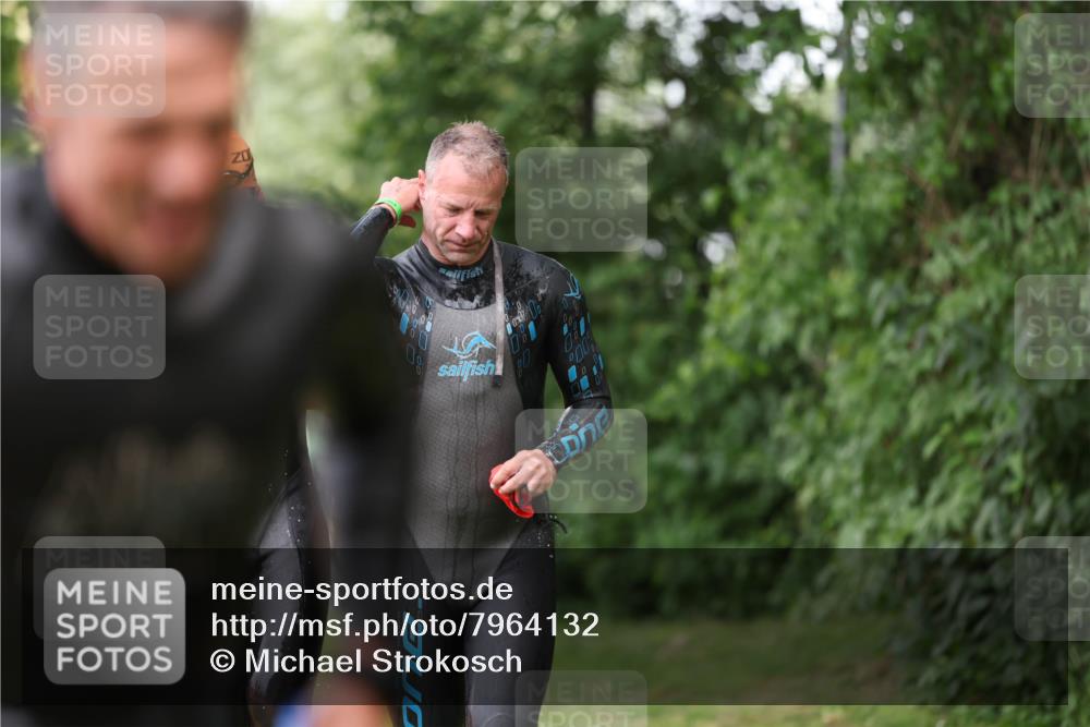 15.06.2025 - 7 Türme Triathlon Michael Strokosch http://msf.ph/oto/7964132 15.06.2025 12:16:50 Schwimmen 373, 387, 389, 400, 423, 435, 451, 485, 560, 609, 622, 629, 632 meine-sportfotos.de