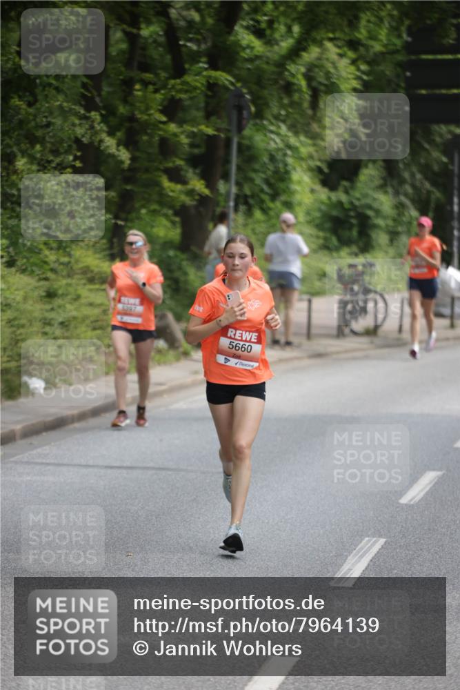 15.06.2025 - REWE Women's Run Jannik Wohlers http://msf.ph/oto/7964139 15.06.2025 09:59:13 Laufen 5397, 1117, 5660 meine-sportfotos.de