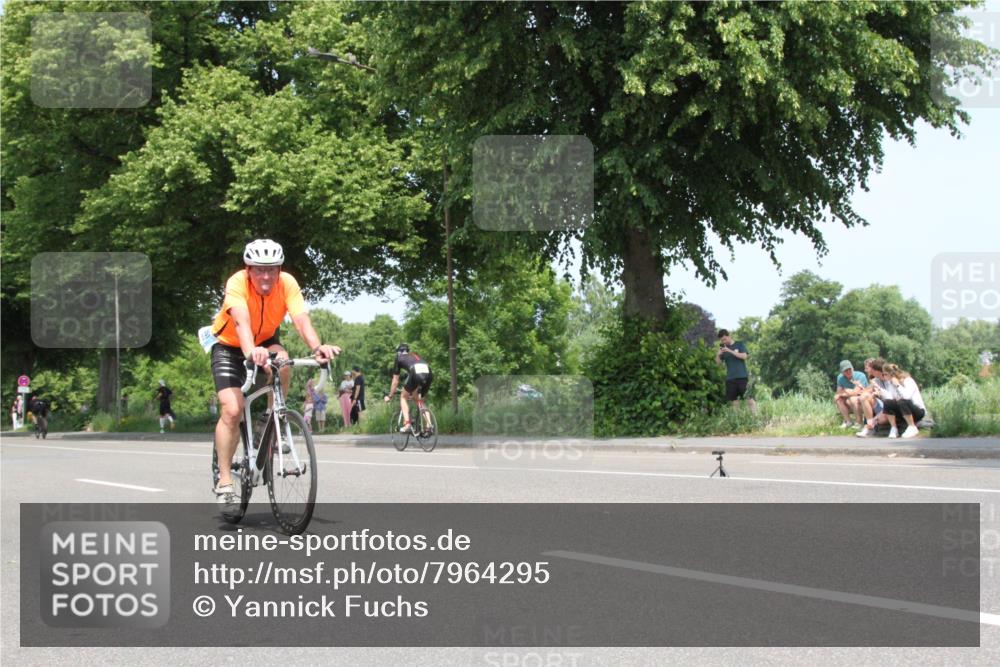 15.06.2025 - 7 Türme Triathlon Yannick Fuchs http://msf.ph/oto/7964295 15.06.2025 12:56:40 Radfahren  meine-sportfotos.de