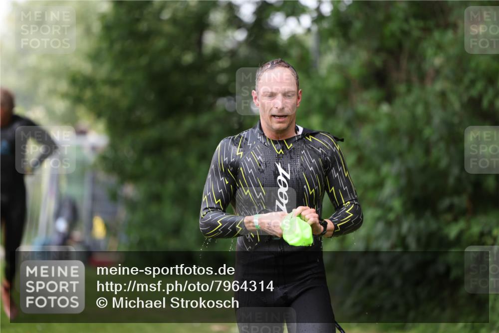15.06.2025 - 7 Türme Triathlon Michael Strokosch http://msf.ph/oto/7964314 15.06.2025 12:17:06 Schwimmen 389, 451, 530, 609, 622, 679 meine-sportfotos.de