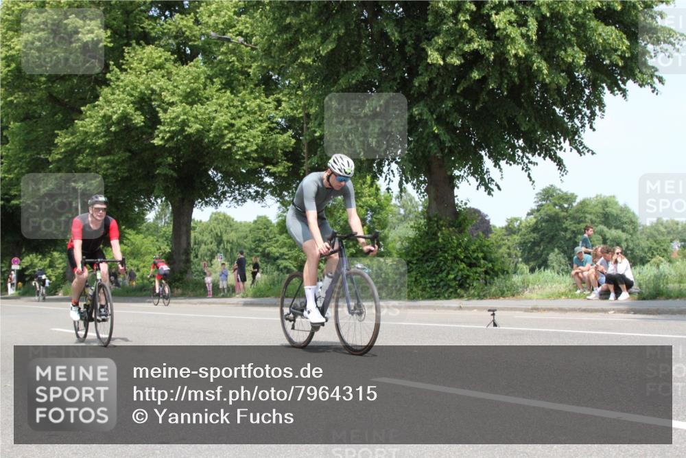 15.06.2025 - 7 Türme Triathlon Yannick Fuchs http://msf.ph/oto/7964315 15.06.2025 12:56:49 Radfahren  meine-sportfotos.de
