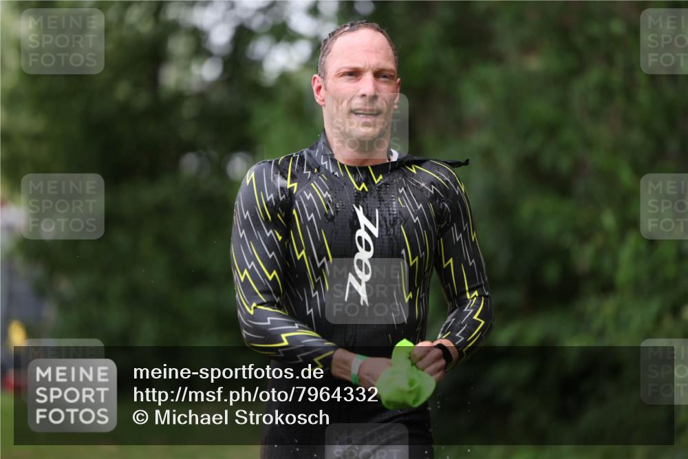15.06.2025 - 7 Türme Triathlon Michael Strokosch http://msf.ph/oto/7964332 15.06.2025 12:17:07 Schwimmen 389, 451, 530, 609, 622, 679 meine-sportfotos.de