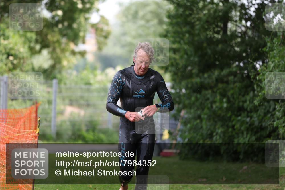 15.06.2025 - 7 Türme Triathlon Michael Strokosch http://msf.ph/oto/7964352 15.06.2025 12:17:08 Schwimmen 389, 451, 530, 609, 622, 679 meine-sportfotos.de