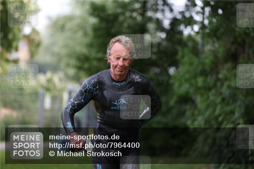 15.06.2025 - 7 Türme Triathlon Michael Strokosch http://msf.ph/oto/7964400 15.06.2025 12:17:10 Schwimmen 389, 451, 530, 591, 609, 622, 679 meine-sportfotos.de