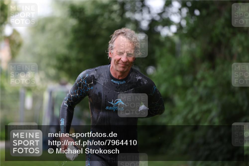 15.06.2025 - 7 Türme Triathlon Michael Strokosch http://msf.ph/oto/7964410 15.06.2025 12:17:10 Schwimmen 389, 451, 530, 591, 609, 622, 679 meine-sportfotos.de