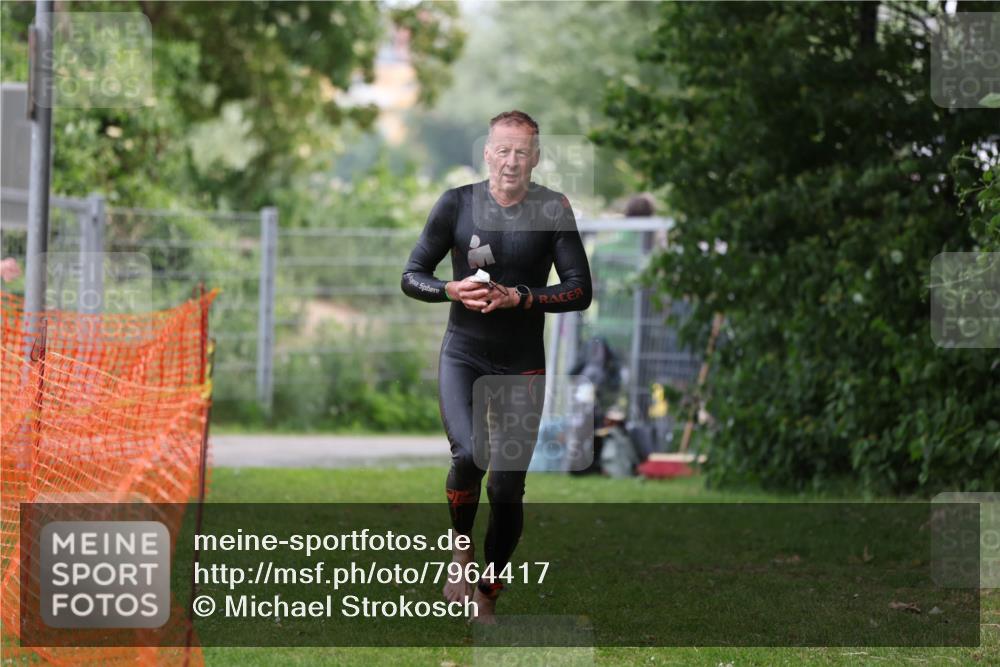 15.06.2025 - 7 Türme Triathlon Michael Strokosch http://msf.ph/oto/7964417 15.06.2025 12:17:18 Schwimmen 424, 530, 591, 679 meine-sportfotos.de