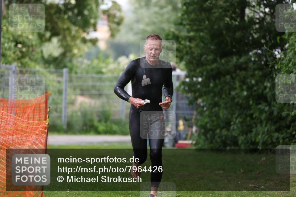 15.06.2025 - 7 Türme Triathlon Michael Strokosch http://msf.ph/oto/7964426 15.06.2025 12:17:19 Schwimmen 371, 424, 530, 591, 679 meine-sportfotos.de