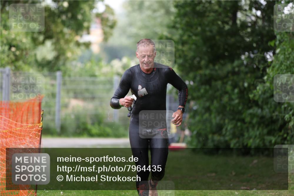 15.06.2025 - 7 Türme Triathlon Michael Strokosch http://msf.ph/oto/7964435 15.06.2025 12:17:19 Schwimmen 371, 424, 530, 591, 679 meine-sportfotos.de
