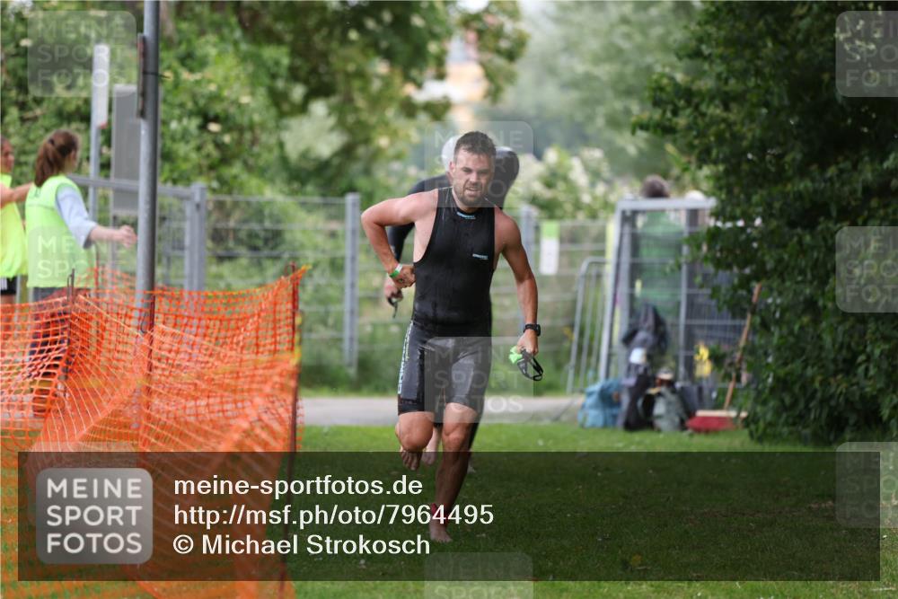 15.06.2025 - 7 Türme Triathlon Michael Strokosch http://msf.ph/oto/7964495 15.06.2025 12:17:28 Schwimmen 371, 424, 591, 661, 679 meine-sportfotos.de