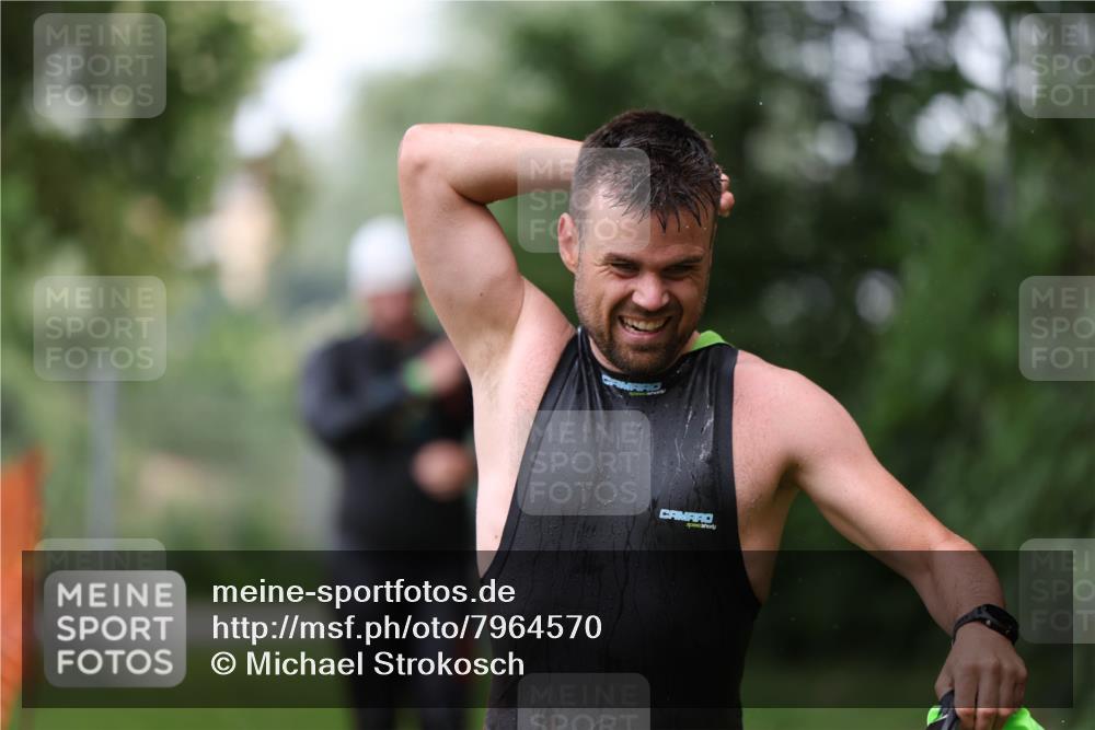 15.06.2025 - 7 Türme Triathlon Michael Strokosch http://msf.ph/oto/7964570 15.06.2025 12:17:32 Schwimmen 371, 424, 591, 661, 672, 679 meine-sportfotos.de
