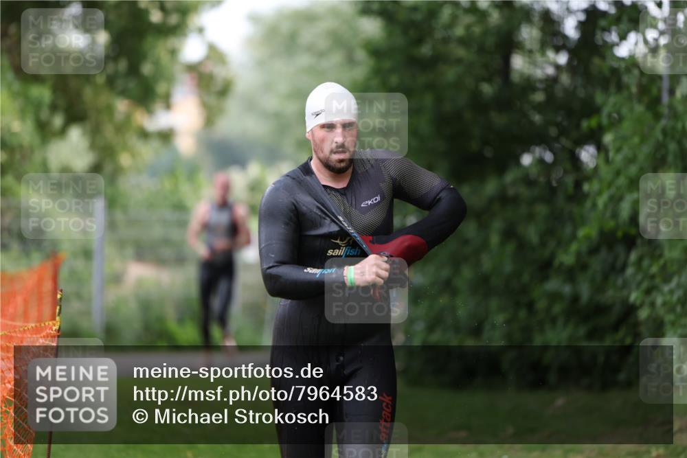 15.06.2025 - 7 Türme Triathlon Michael Strokosch http://msf.ph/oto/7964583 15.06.2025 12:17:33 Schwimmen 371, 424, 540, 591, 661, 672 meine-sportfotos.de