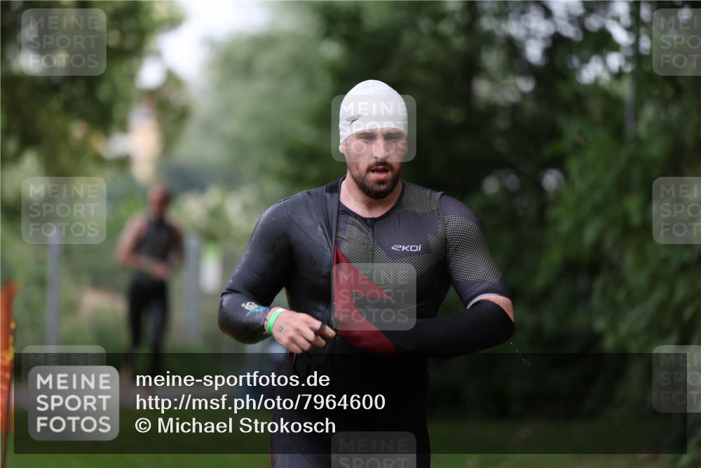 15.06.2025 - 7 Türme Triathlon Michael Strokosch http://msf.ph/oto/7964600 15.06.2025 12:17:33 Schwimmen 371, 424, 540, 591, 661, 672 meine-sportfotos.de