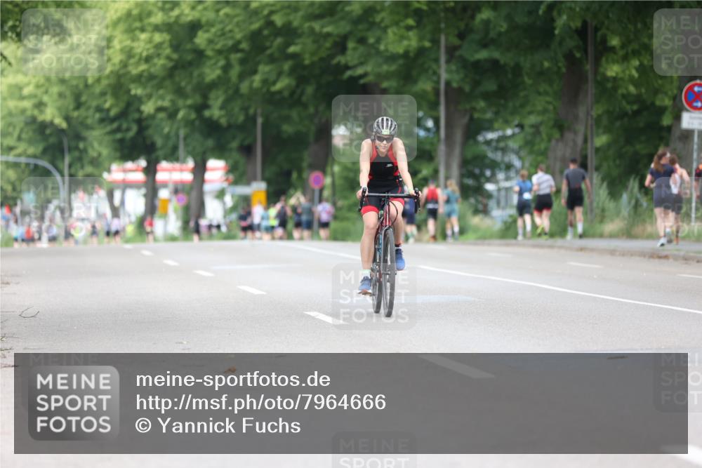 15.06.2025 - 7 Türme Triathlon Yannick Fuchs http://msf.ph/oto/7964666 15.06.2025 13:55:28 Radfahren  meine-sportfotos.de